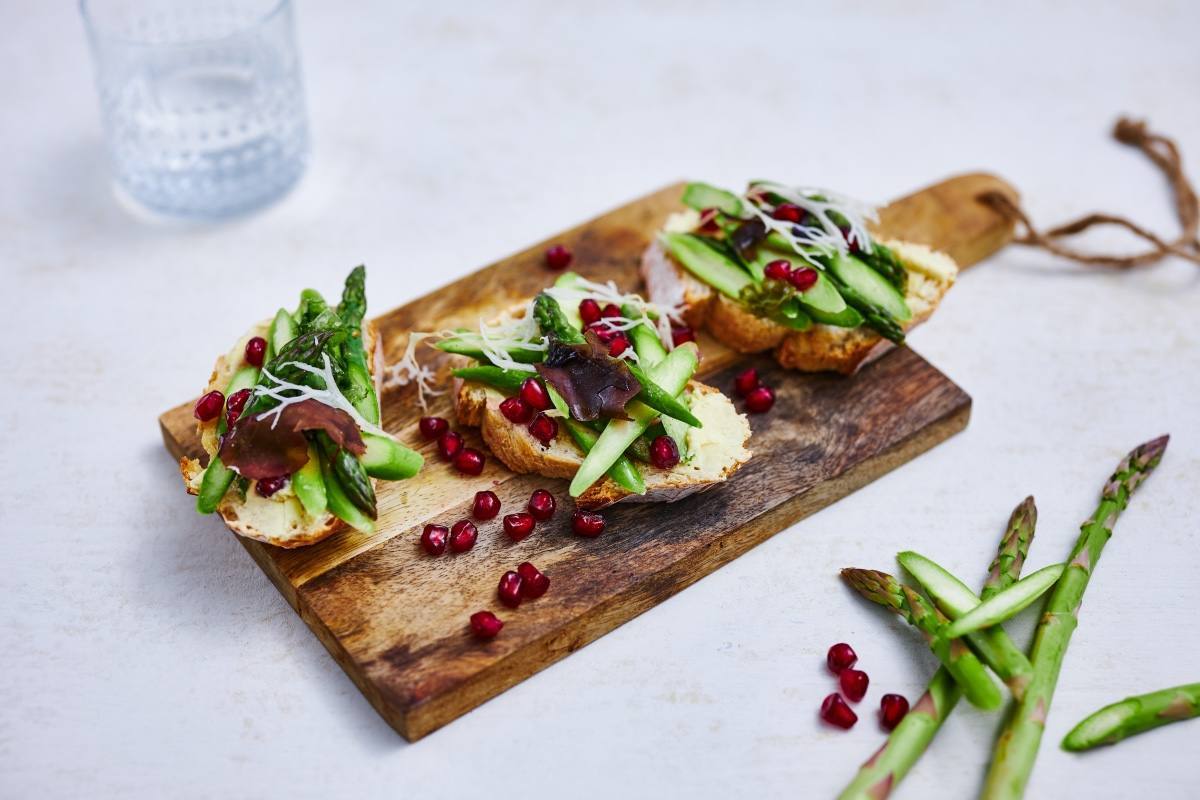 recipe image Toast met groene asperges en zeewier