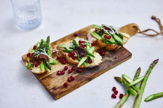 recipe image Toast met groene asperges en zeewier