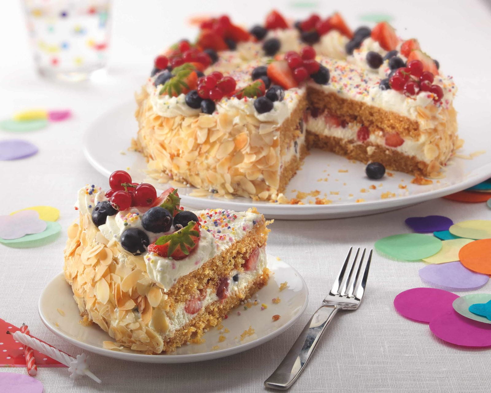 recipe image Slagroomverjaardagstaart met vers fruit