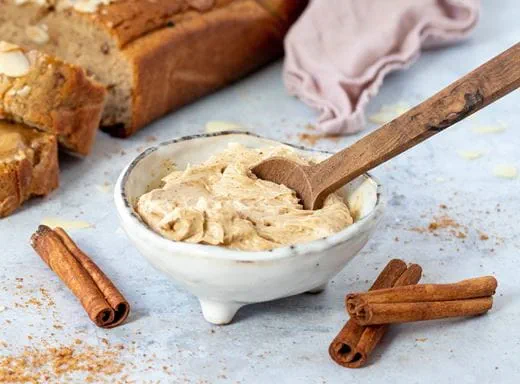 recipe image Kaneel-ahorn crème voor bij een zoet baksel