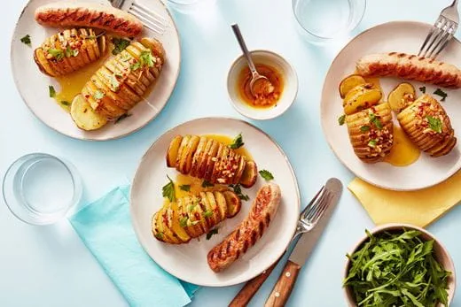 recipe image Hasselback aardappelen met kipworstjes van de BBQ