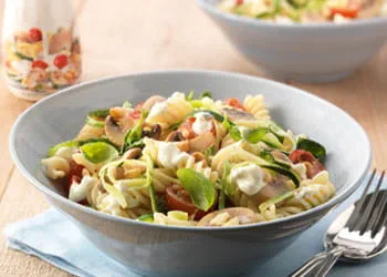 recipe image Pasta met romige kaassaus en frisse groenten