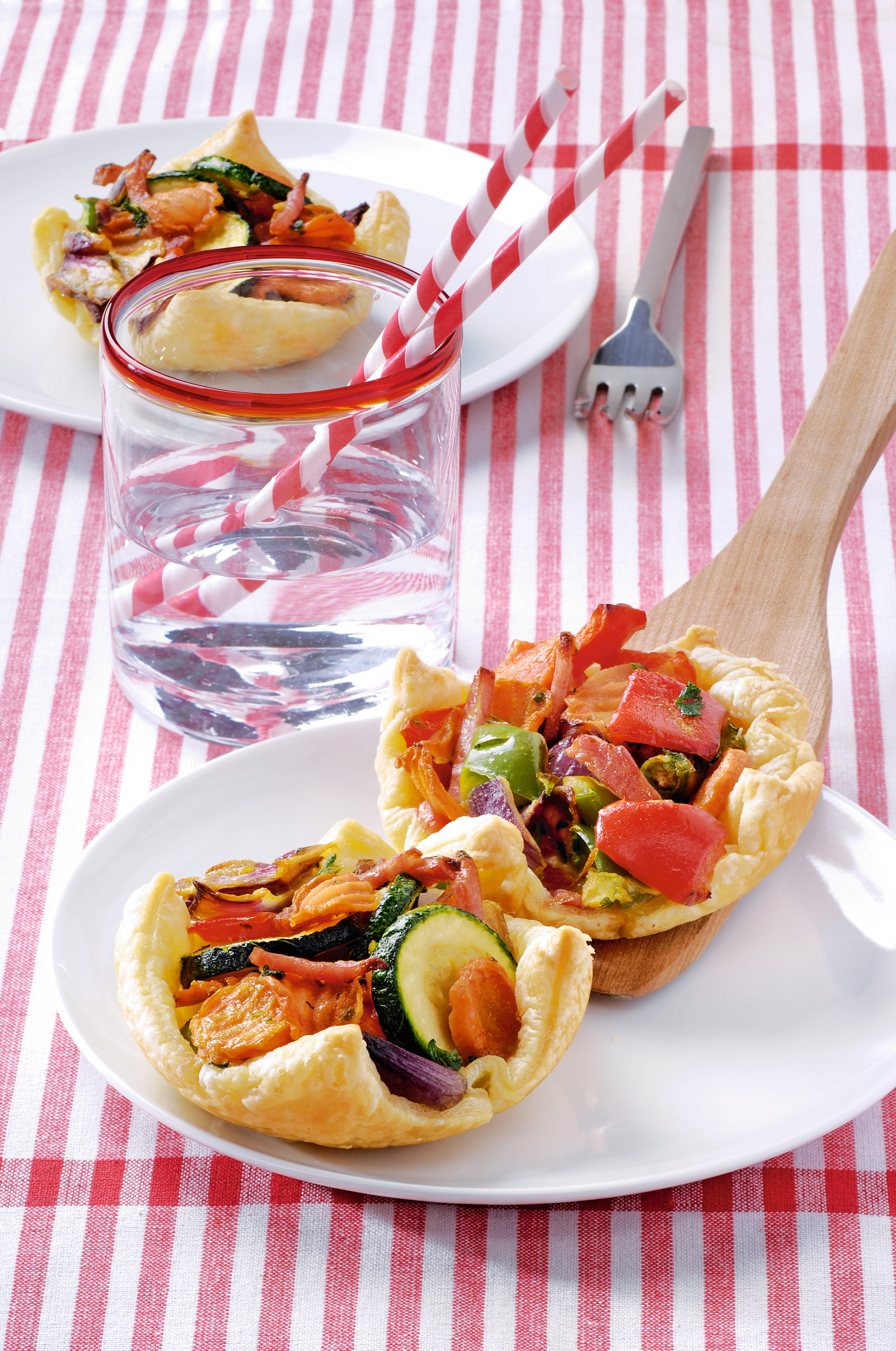 recipe image Ratatouilletaartjes met hamreepjes