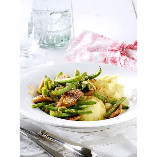 recipe image Worstjes met sperziebonen en aardappelpuree