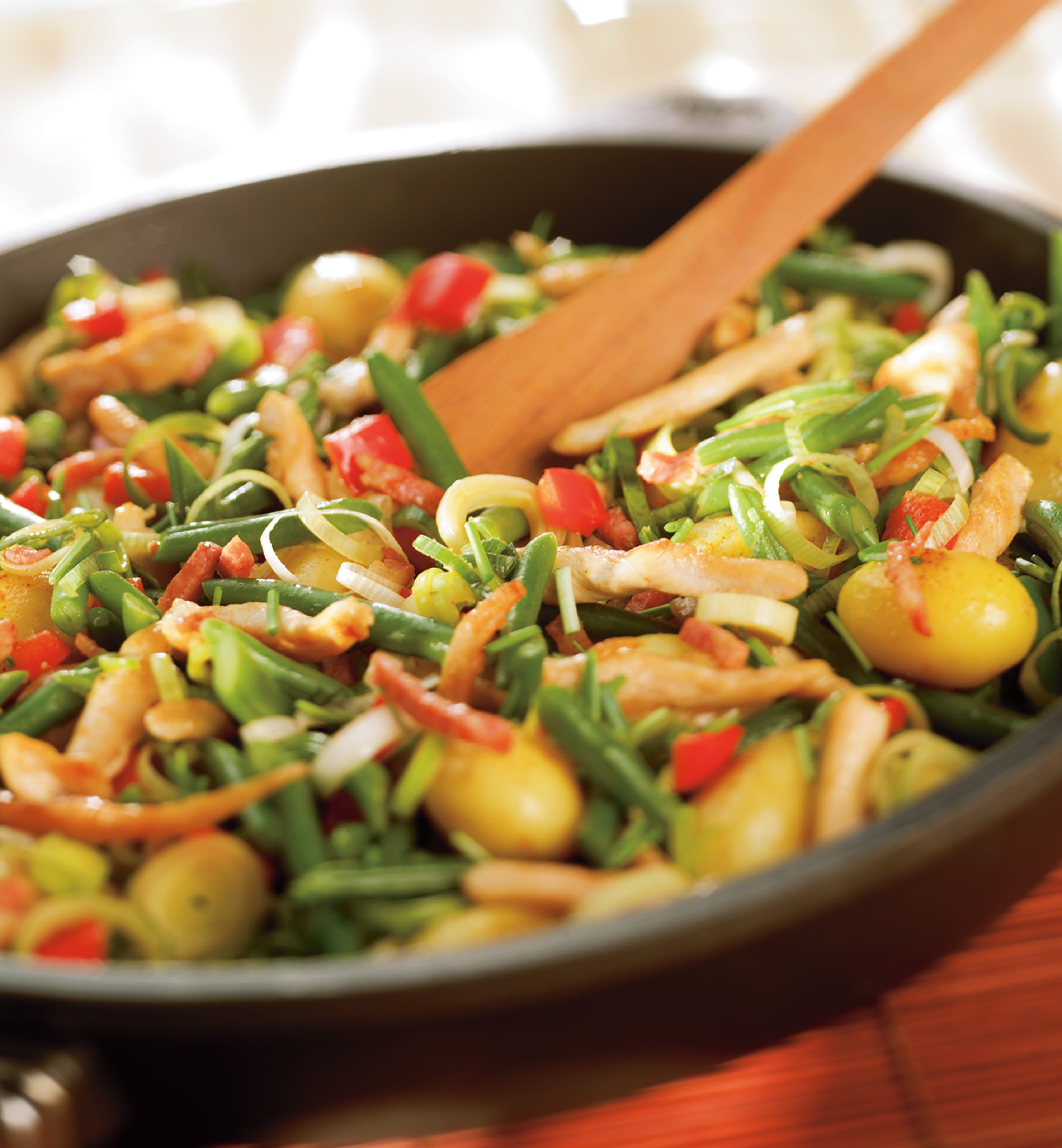 recipe image Hollandse roerbak groenten met kip