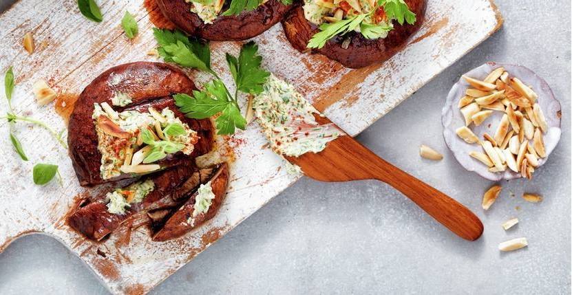 recipe image Gegrilde portobello’s met Flora kruidenspread met harissa