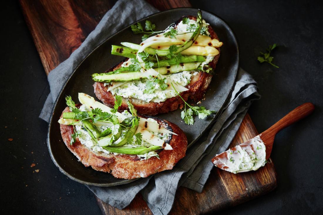 recipe image Gegrilde asperges op volkoren brood