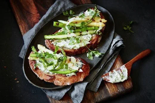 recipe image Gegrilde asperges op volkoren brood