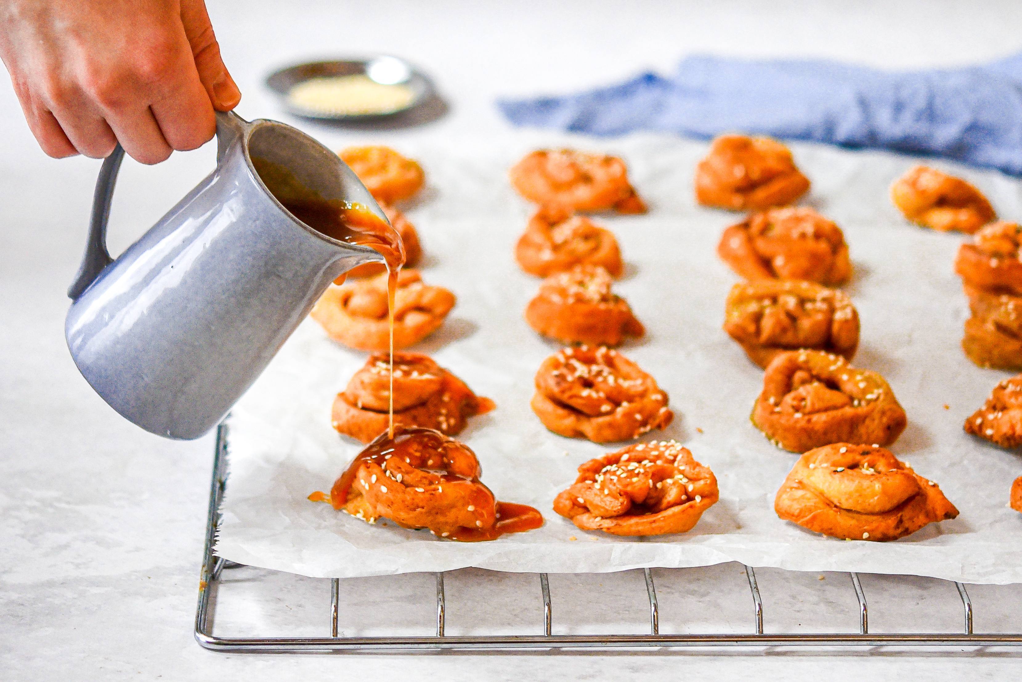 recipe image Chebakia met karamelsaus