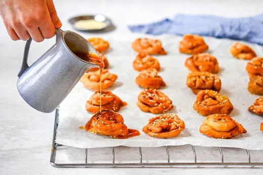 recipe image Chebakia met karamelsaus