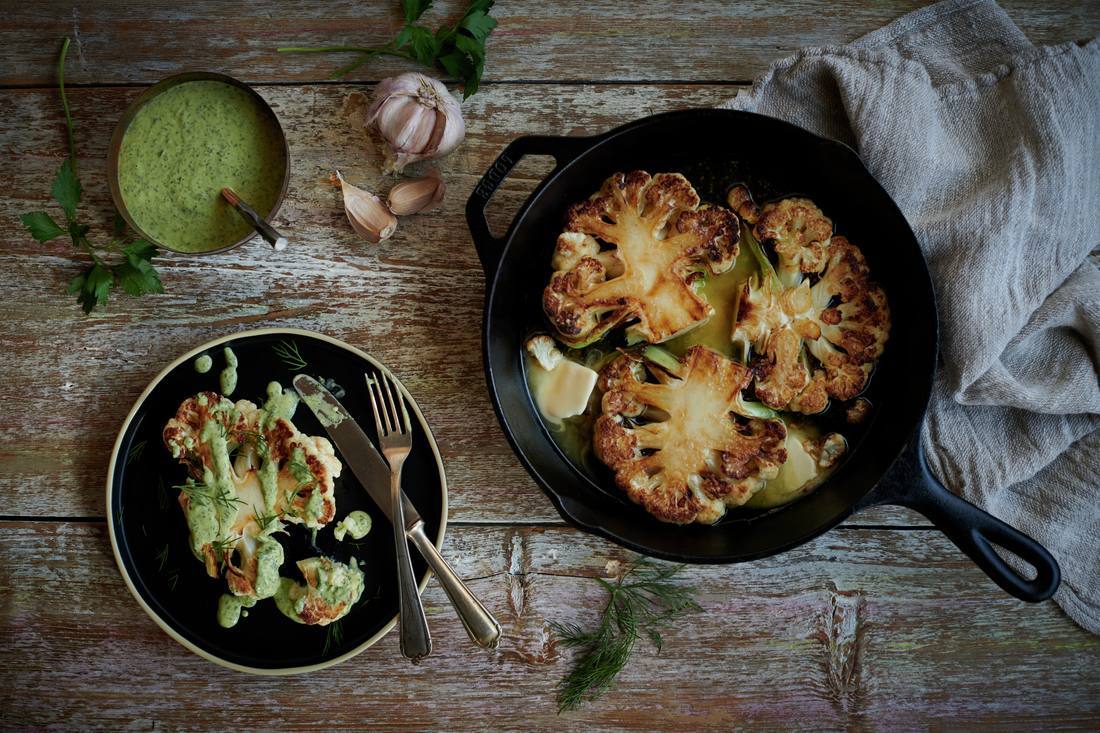 recipe image Bloemkool steaks met groente tahini