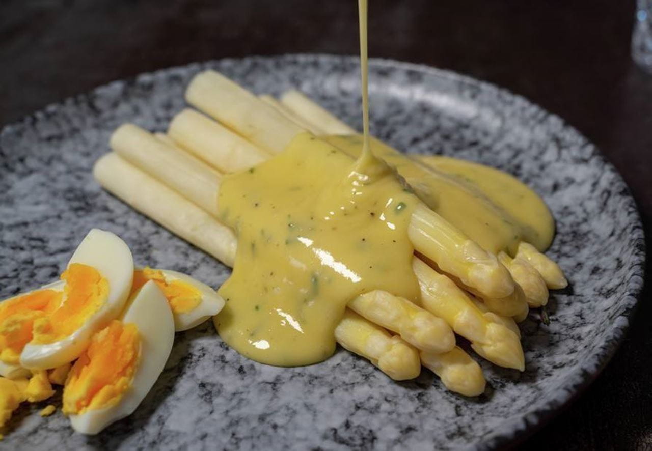 recipe image Asperges met zelf-gemaakte romige saus