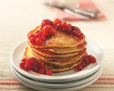 recipe image Amerikaanse pannenkoeken met roodfruit en honing