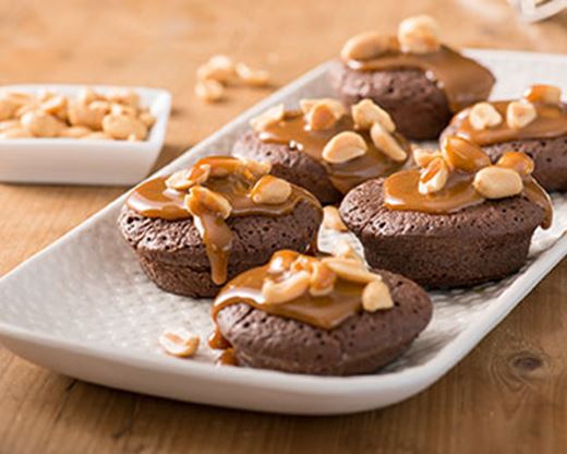 recipe image Mini brownies met pinda's en karamelsaus